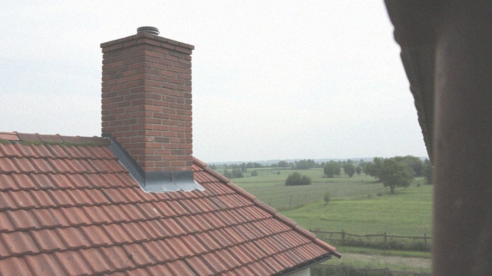 Jakie wartości wysokości komina są zgodne z normą PN-89/B-10425?