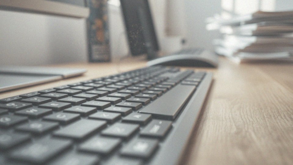 Jak skutecznie czyścić klawiaturę sprężonym powietrzem?